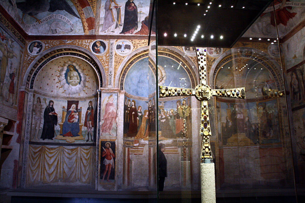 Il Museo di Santa Giulia Brescia Croce di Re Desiderio