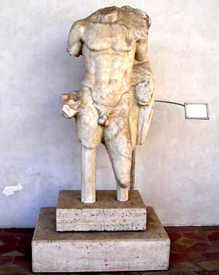 Marco Nonio Macrino statua